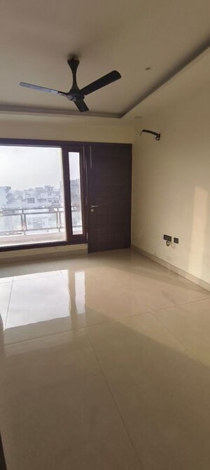 Room in 2 BHK Builder Floor at Sector 31 – for Rent