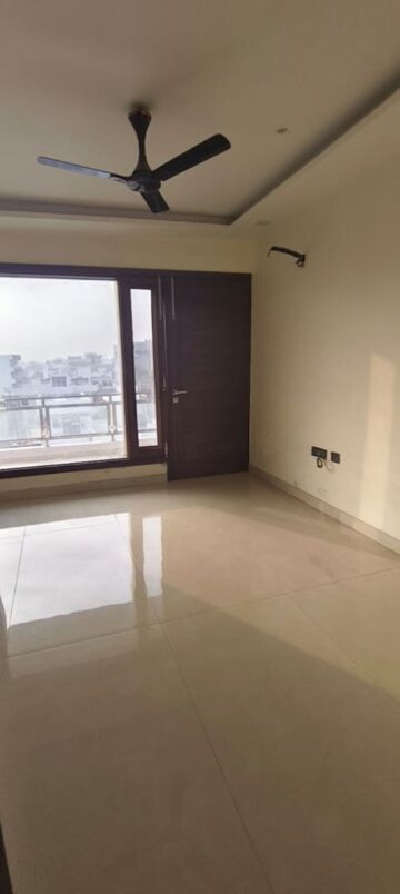 Room in 2 BHK Builder Floor at Sector 31 – for Rent
