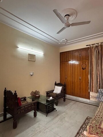 Team Area in 3 BHK Builder Floor at Sector 23 – for Sale