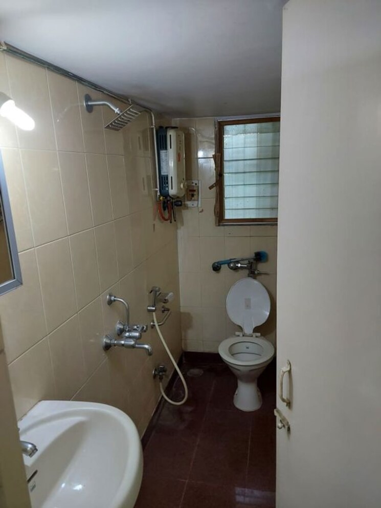 Bathroom, shiv-shakti-chs-malad-west 1 Bedroom 650 Sq.Ft. Apartment In Malad West Mumbai 9831658