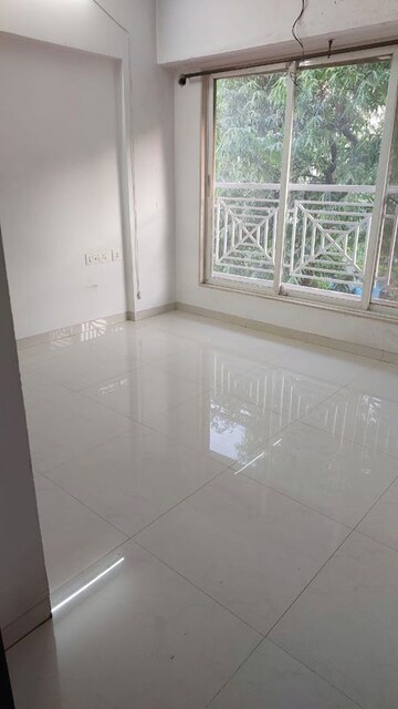 Room in 3 BHK Apartment at Hariom Sudhanshu CHS, Vile Parle East – for Rent