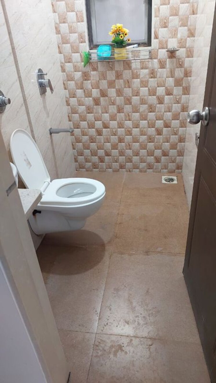 Bathroom, hariom-sudhanshu-chs 3 Bedroom 900 Sq.Ft. Apartment In Vile Parle East Mumbai 9831672