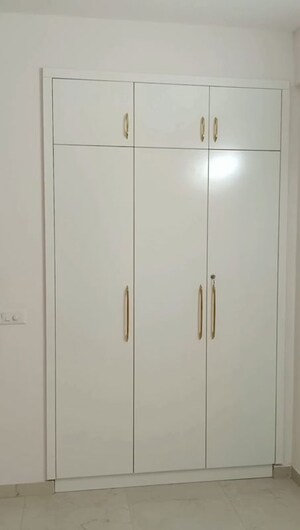 Furnished Amenities in 3 BHK Apartment at Smart World Gems, Sector 89 – for Rent