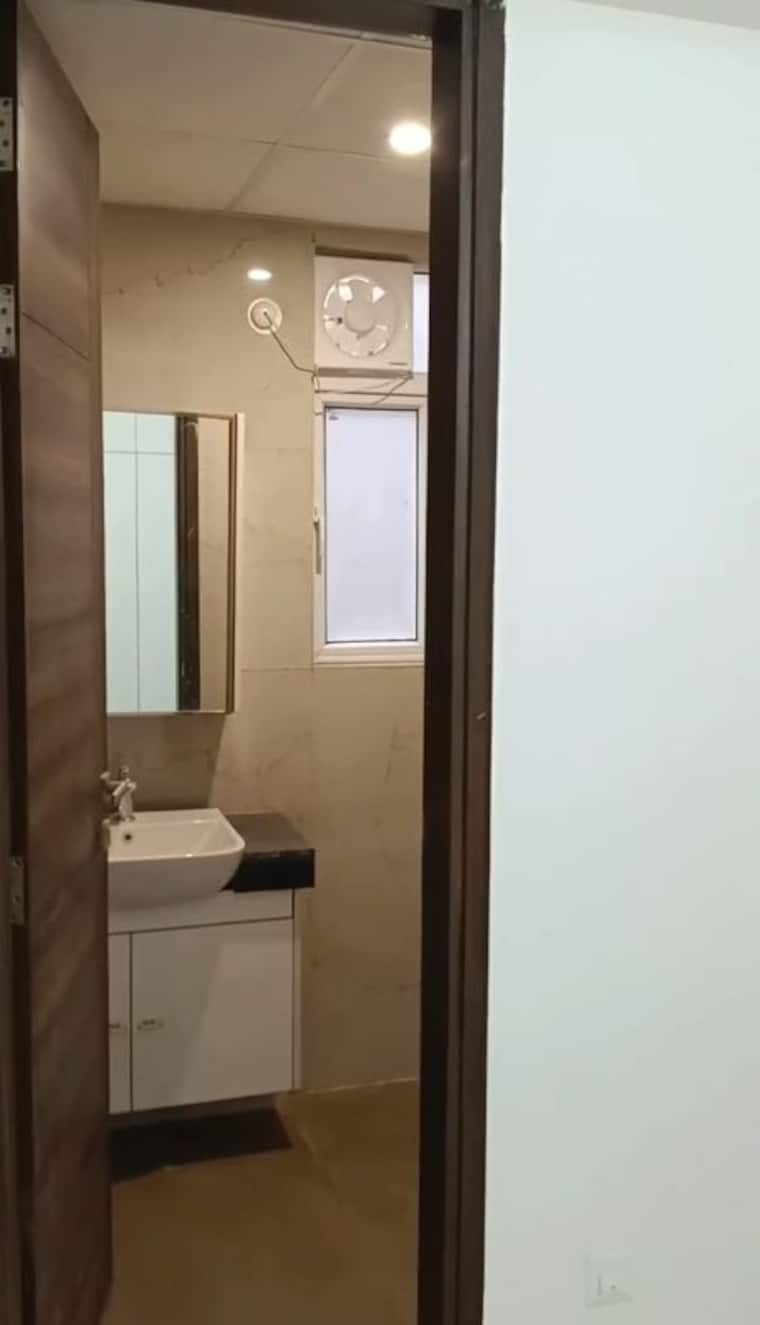 Bathroom, smart-world-gems 3 Bedroom 1423 Sq.Ft. Apartment In Sector 89 Gurgaon 9831688