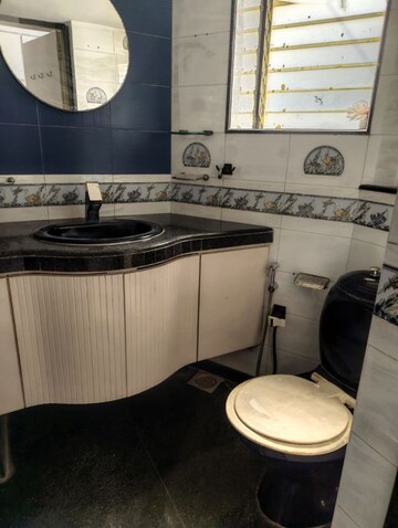 Team Area in 2 BHK Apartment at Everest Chambers Malabar Hill, Malabar Hill – for Rent