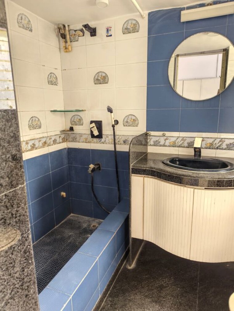 Bathroom, everest-chambers-malabar-hill 2 Bedroom 1400 Sq.Ft. Apartment In Malabar Hill Mumbai 9831681