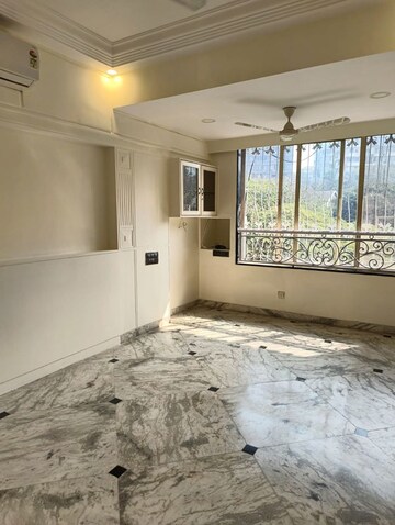 Room in 2 BHK Apartment at Everest Chambers Malabar Hill, Malabar Hill – for Rent