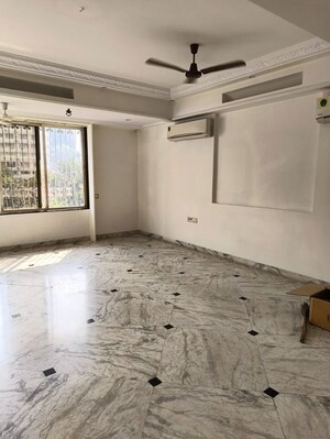 Room in 2 BHK Apartment at Everest Chambers Malabar Hill, Malabar Hill – for Rent