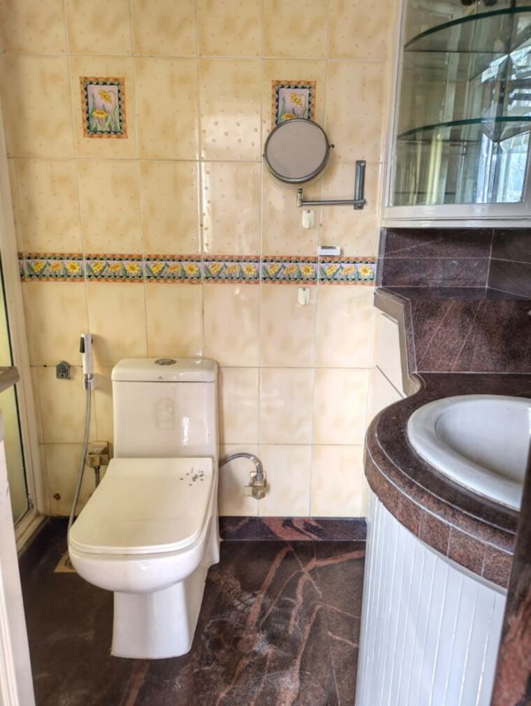Bathroom, everest-chambers-malabar-hill 2 Bedroom 1400 Sq.Ft. Apartment In Malabar Hill Mumbai 9831681