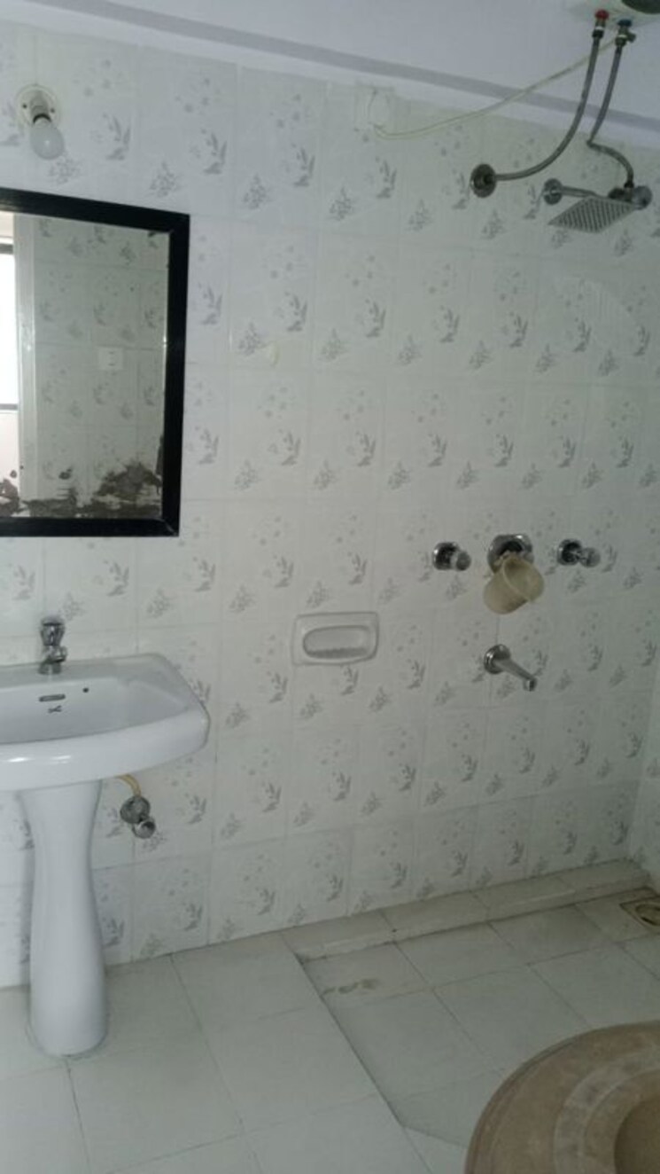 Bathroom, tata-glendale 3 Bedroom 1200 Sq.Ft. Apartment In Vasant Vihar Thane 9831826