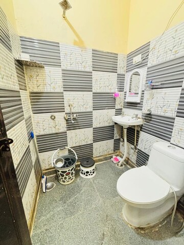 Attached Bathroom in 1 BHK Apartment at New Friends Colony – for Rent