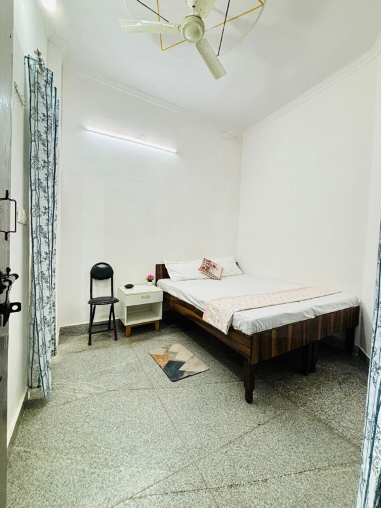 Bedroom, new friends colony 3 Bedroom 300 Sq.Yd. Apartment In New Friends Colony Delhi 9831869