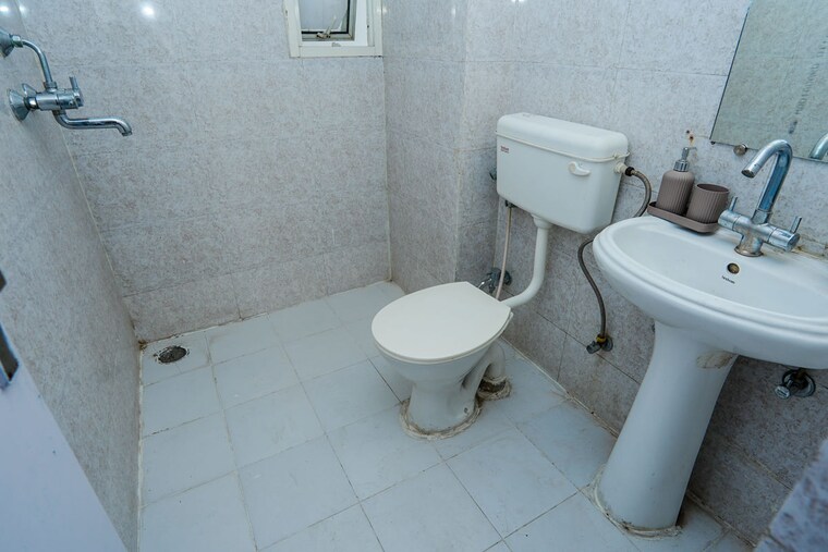 Bathroom, panchsheel-greens-ii 2 Bedroom 915 Sq.Ft. Apartment In Sector 16 Greater Noida Greater Noida 9831643
