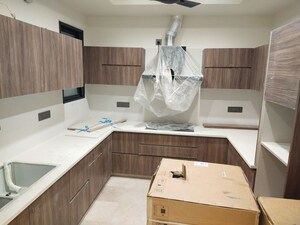 Team Area in 4 BHK Builder Floor at Dlf Phase ii – for Sale