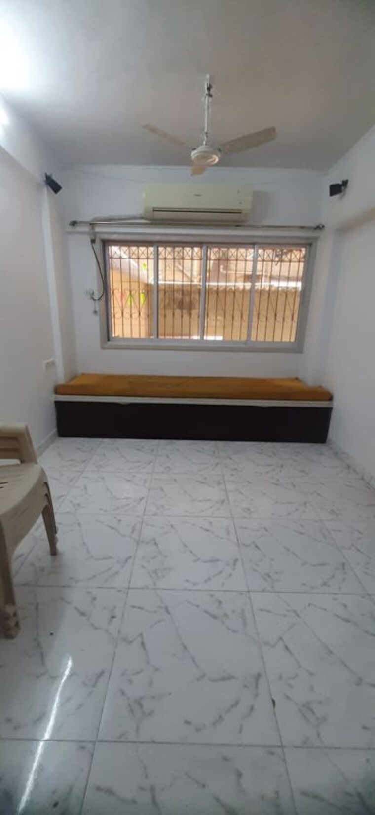 Balcony, vile parle east 1 Bedroom 500 Sq.Ft. Apartment In Vile Parle East Mumbai 9831964