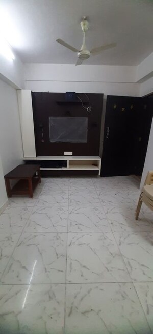 Furnished Amenities in 1 BHK Apartment at Vile Parle East – for Rent