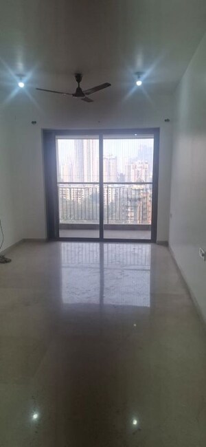 Room in 2 BHK Apartment at Kalpataru Paramount E, Kapur Bawdi – for Rent