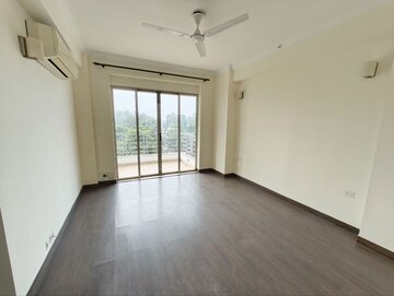 Room in 3.5 BHK Apartment at Parsvnath Exotica, Sector 53 – for Rent