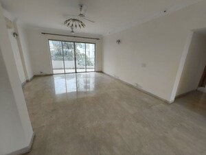 Room in 3.5 BHK Apartment at Parsvnath Exotica, Sector 53 – for Rent