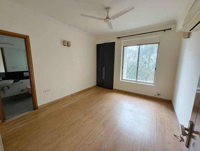 Room, parsvnath-exotica 3.5 Bedroom 2700 Sq.Ft. Apartment In Sector 53 Gurgaon 9831986