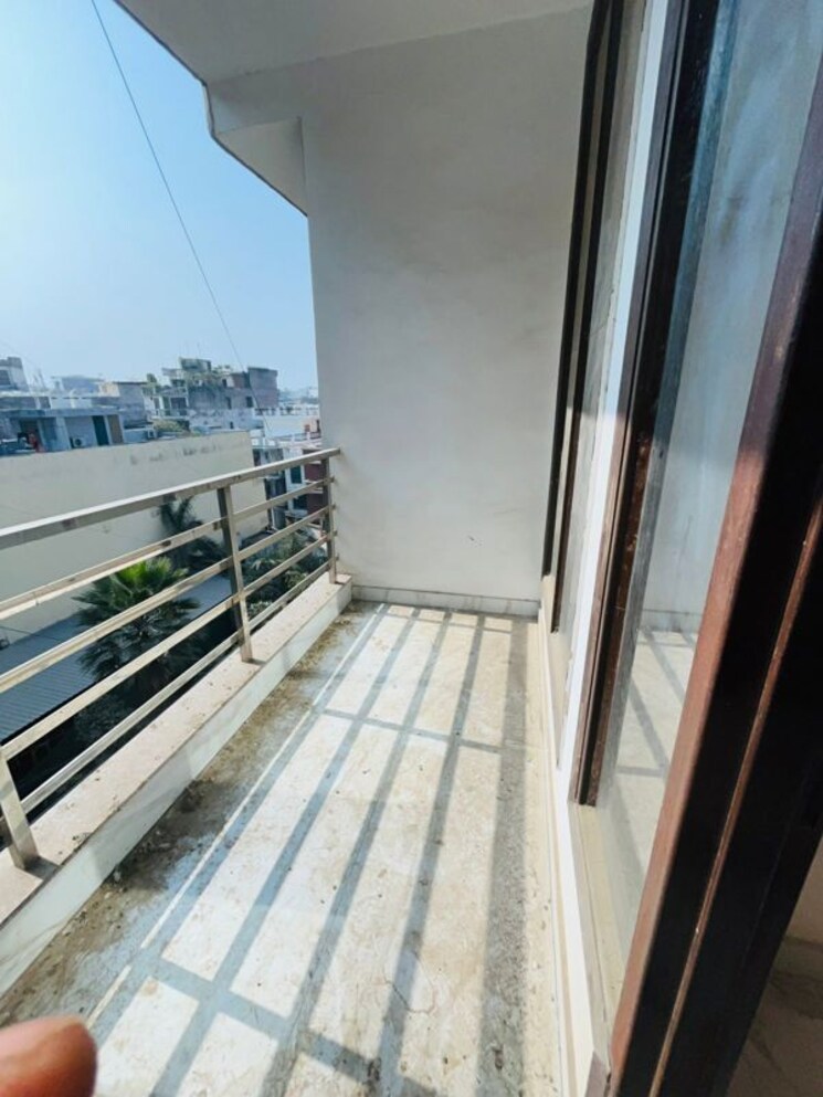 Balcony, freedom fighters enclave 1 Bedroom 450 Sq.Ft. Builder Floor In Freedom Fighters Enclave Delhi 9832001