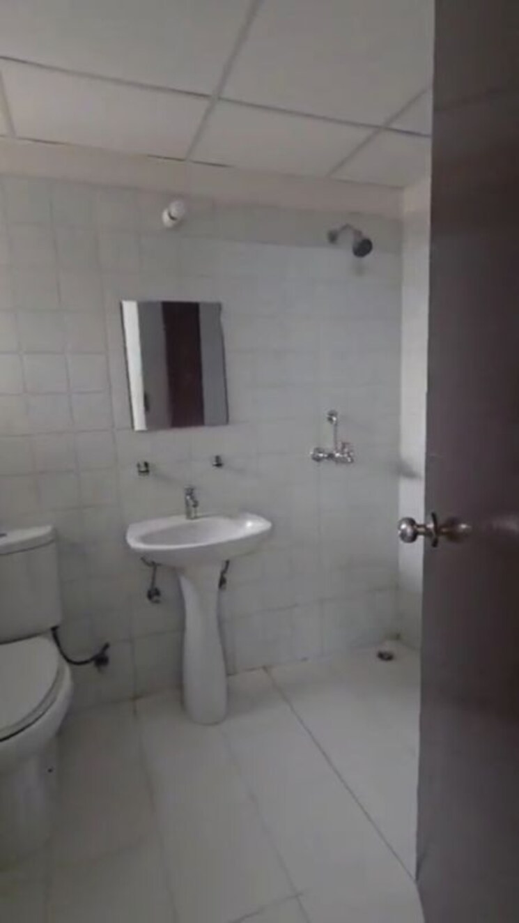 Bathroom, paramount-emotions 3.5 Bedroom 1710 Sq.Ft. Apartment In Sector 1 Greater Noida Greater Noida 9831938