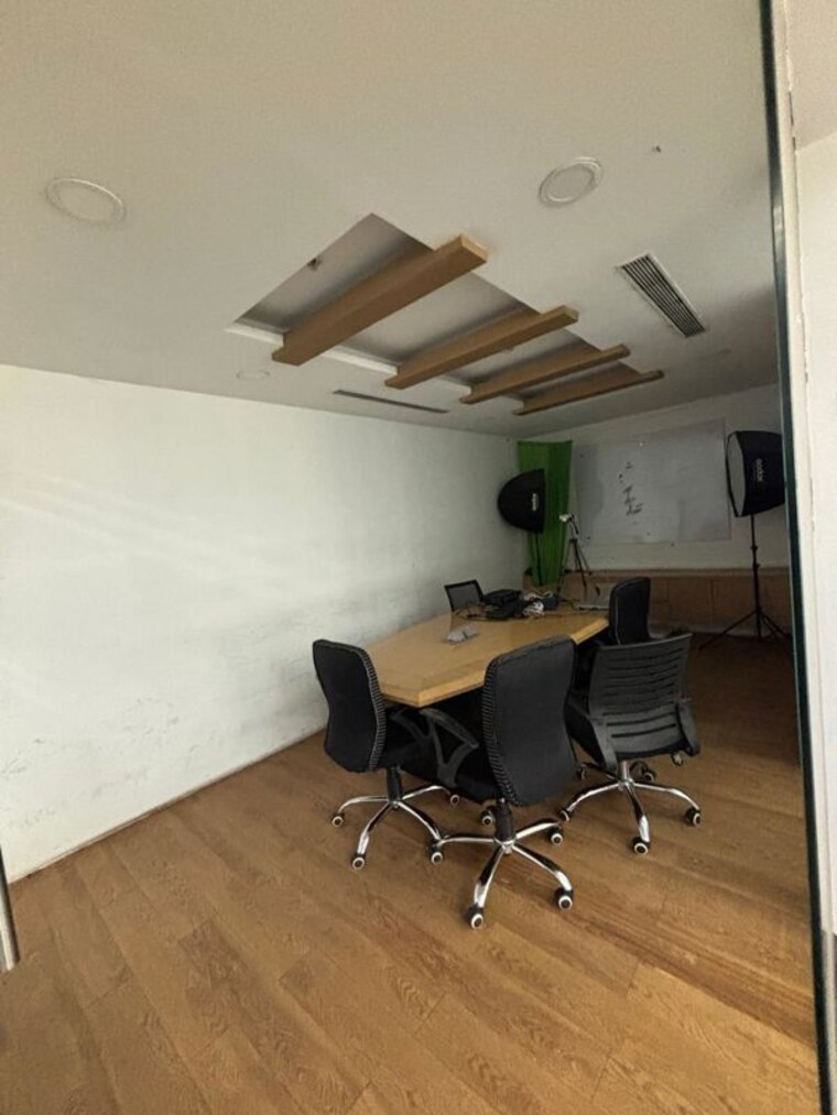 undefined, viman nagar Commercial Office Space 3000 Sq.Ft. In Viman Nagar Pune 9831978