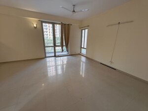 Room in 3.5 BHK Apartment at Pioneer Park Phase 1, Sector 61 – for Rent