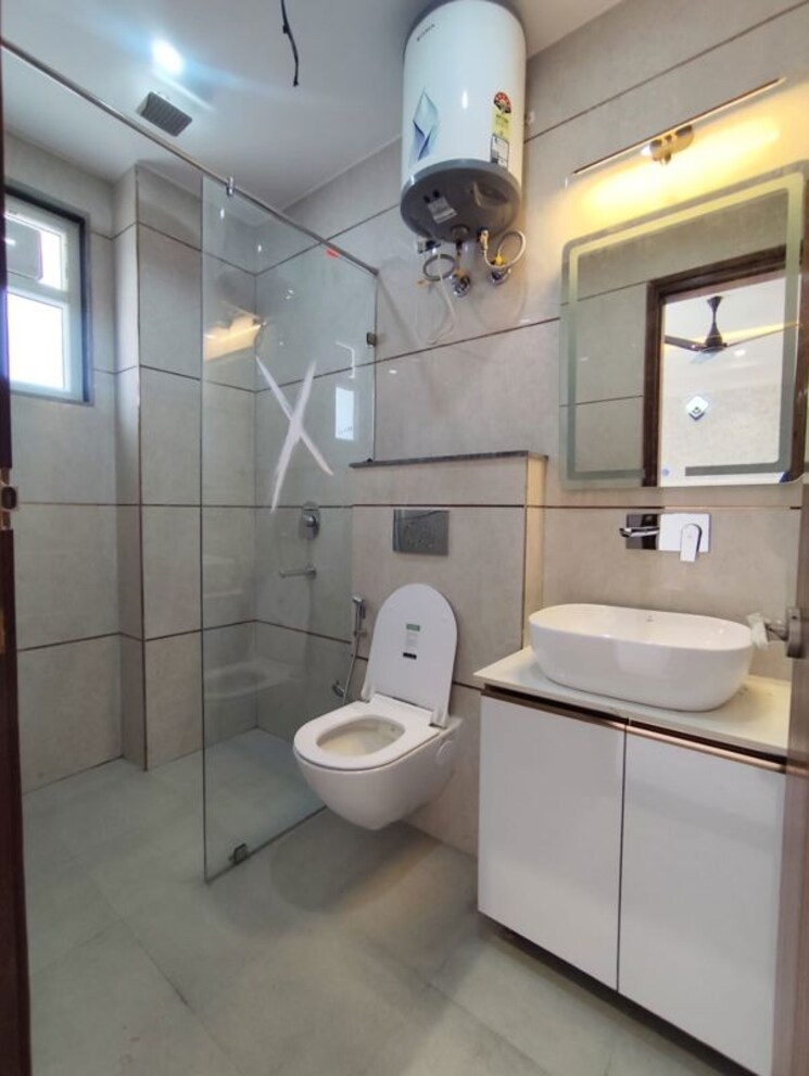 Bathroom, vasant kunj 3 Bedroom 1700 Sq.Ft. Builder Floor In Vasant Kunj Delhi 9832047