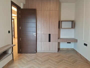 Room in 3 BHK Apartment at Raj One Good Earth, Sector 71 – for Rent