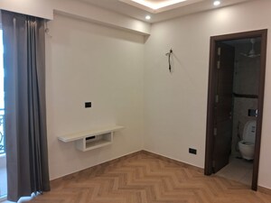 Room in 3 BHK Apartment at Raj One Good Earth, Sector 71 – for Rent