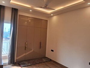 Room in 3 BHK Apartment at Raj One Good Earth, Sector 71 – for Rent