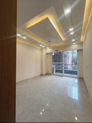 Room in 4 BHK Builder Floor at Chattarpur – for Rent