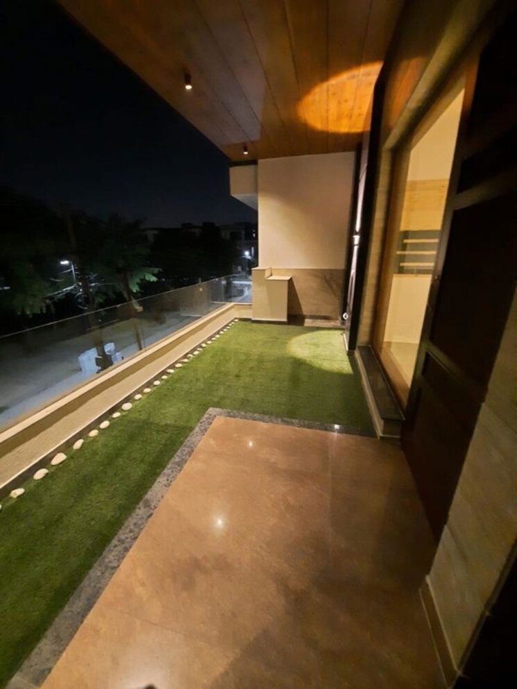 Balcony, aerocity 3 Bedroom 2200 Sq.Ft. Apartment In Aerocity Mohali 9832102