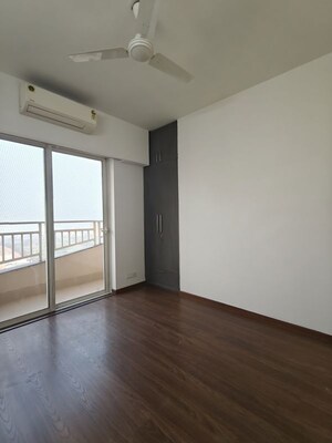 Room in 3 BHK Apartment at M3M Ikonic, Sector 68 – for Rent