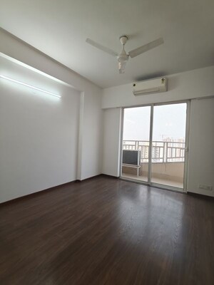 Room in 3 BHK Apartment at M3M Ikonic, Sector 68 – for Rent