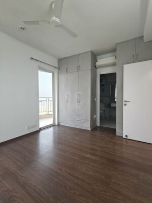 Room in 3 BHK Apartment at M3M Ikonic, Sector 68 – for Rent