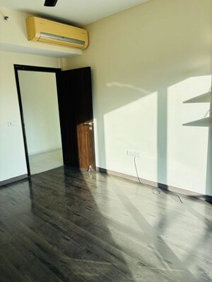 Room in 3 BHK Apartment at Tata Primanti Phase 2, Sector 72 – for Rent