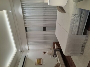 Room in 3.5 BHK Apartment at Indrapuram – for Sale