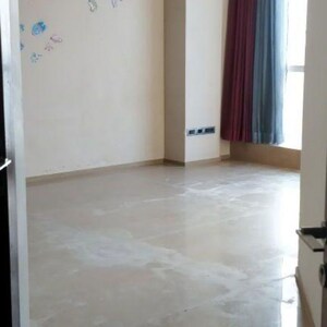 Room in 4 BHK Apartment at Tardeo – for Sale