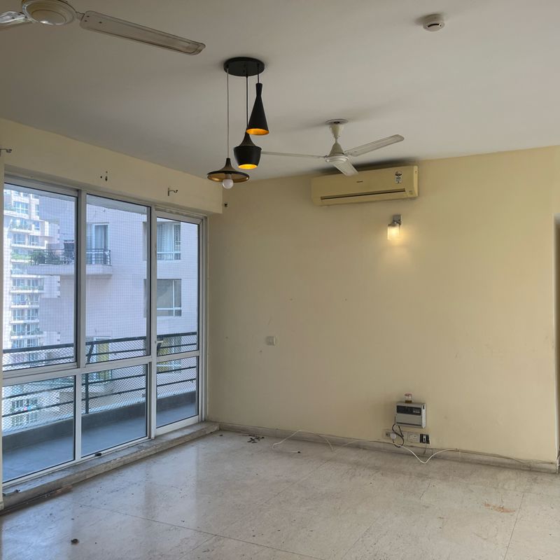 3 BHK + Servant Room Apartment For Rent in Unitech Escape