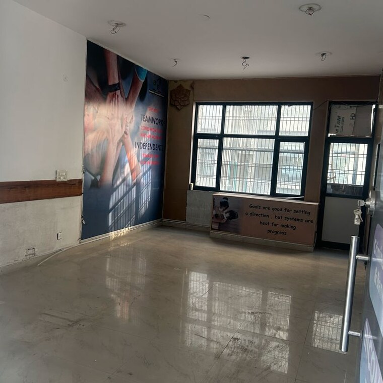  Parking, sector 61 Commercial Office Space 1500 Sq.Ft. In Sector 61 Sonipat 9832429