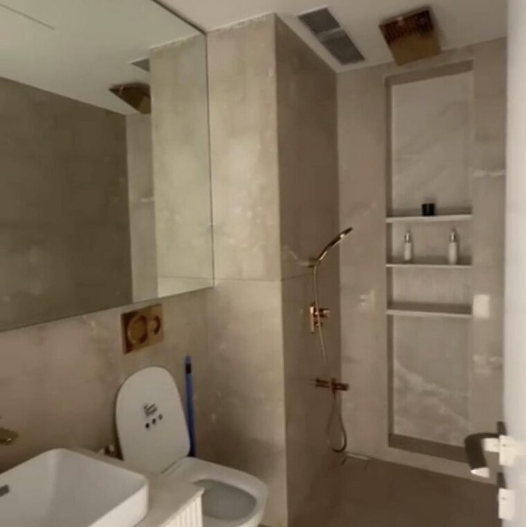 Bathroom, lodha-the-world-towers-world-one-tier-2 3 Bedroom 1890 Sq.Ft. Apartment In Empire Mill Mumbai 9832499