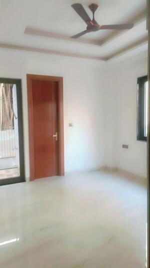 Room in 3 BHK Builder Floor at BPTP District 3, Sector 85 – for Sale
