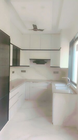 Kitchen in 3 BHK Builder Floor at BPTP District 3, Sector 85 – for Sale