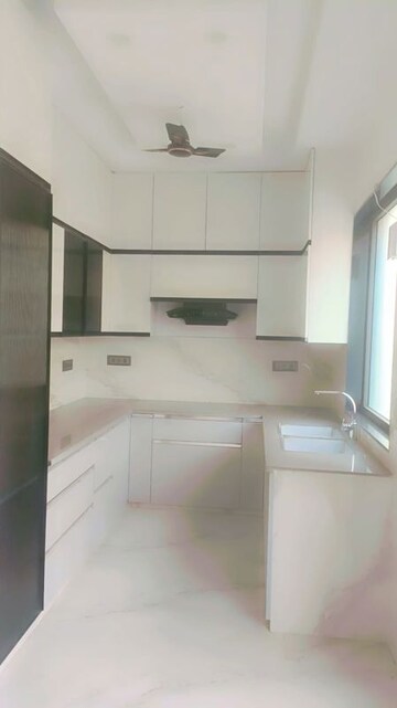 Kitchen in 3 BHK Builder Floor at BPTP District 3, Sector 85 – for Sale