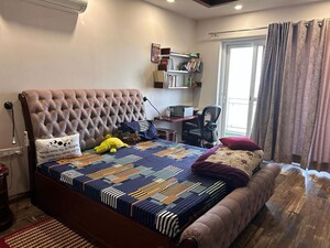 Bedroom in 5 BHK Apartment at Aerocity – for Rent