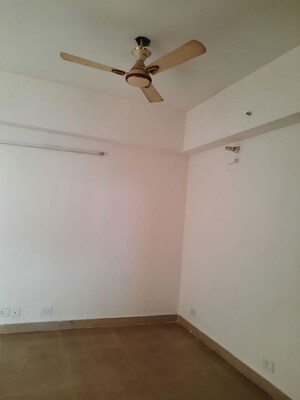 Room in 2 BHK Apartment at Supertech Cape Town, Sector 74 – for Rent