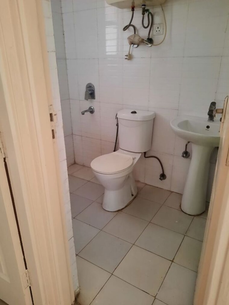 Bathroom, supertech-cape-town 2 Bedroom 930 Sq.Ft. Apartment In Sector 74 Noida 9832667