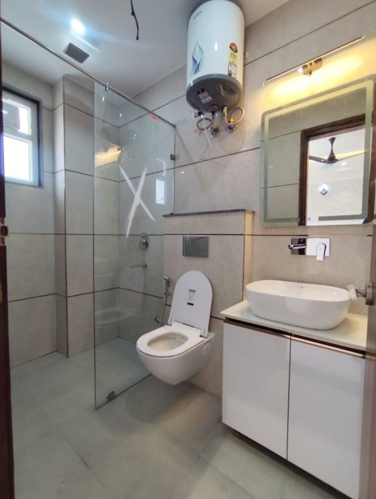 Bathroom, vasant kunj 3 Bedroom 1700 Sq.Ft. Builder Floor In Vasant Kunj Delhi 9832047